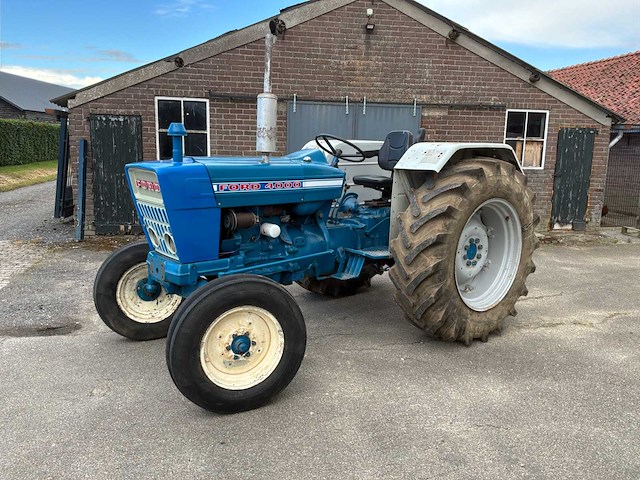 1975 ford tweewielaangedreven landbouwtractor - afbeelding 1 van  23