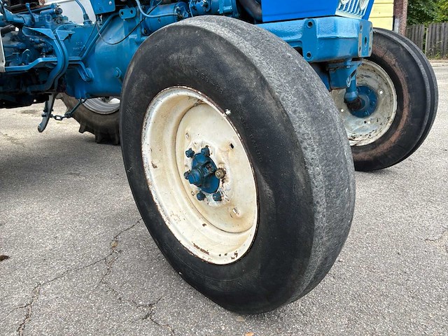 1975 ford tweewielaangedreven landbouwtractor - afbeelding 3 van  18