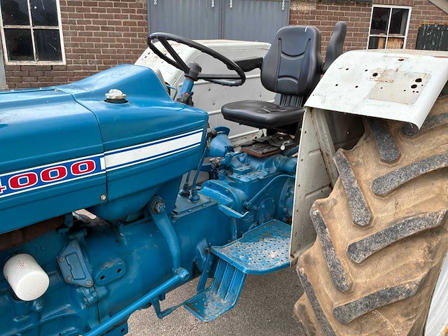 1975 ford tweewielaangedreven landbouwtractor - afbeelding 4 van  18