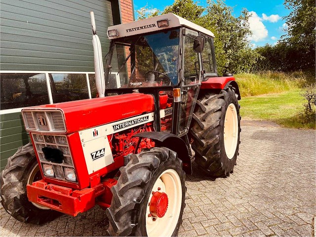 1975 international 744 allrad vierwielaangedreven landbouwtractor - afbeelding 3 van  6