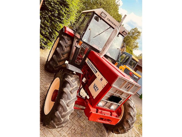 1975 international 744 allrad vierwielaangedreven landbouwtractor - afbeelding 4 van  6