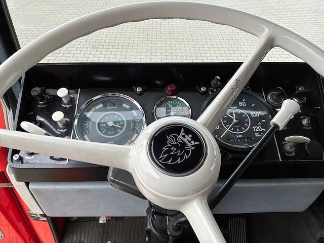 1975 scania 140 super oldtimer vrachtwagen - afbeelding 17 van  25