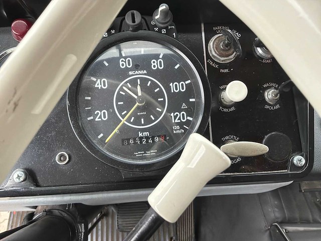 1975 scania 140 super oldtimer vrachtwagen - afbeelding 19 van  25