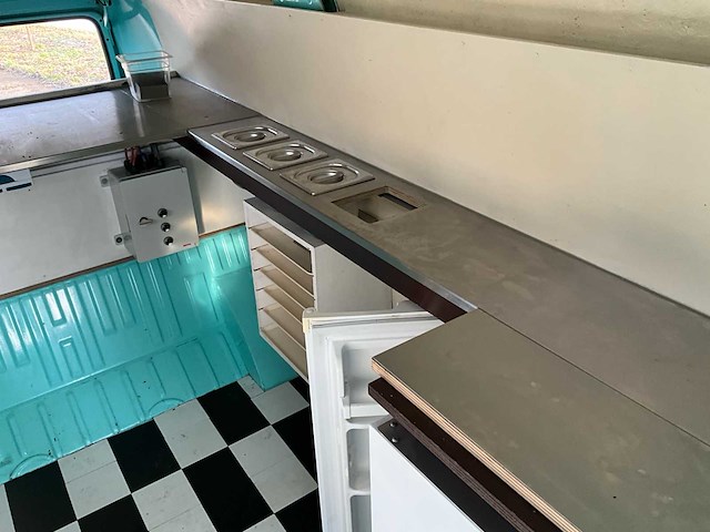 1975 volkswagen t2 foodtrucks - afbeelding 25 van  36