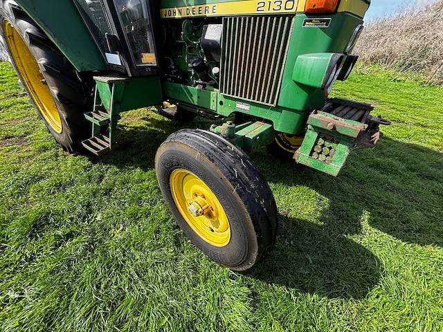 1976 - john deere - 2130 - 2-wheel drive tractor - afbeelding 10 van  22