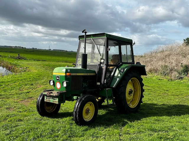 1976 - john deere - 2130 - 2-wheel drive tractor - afbeelding 1 van  22