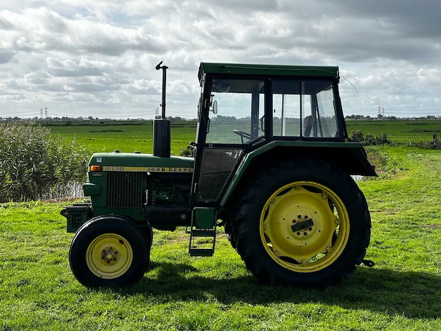 1976 - john deere - 2130 - 2-wheel drive tractor - afbeelding 12 van  22