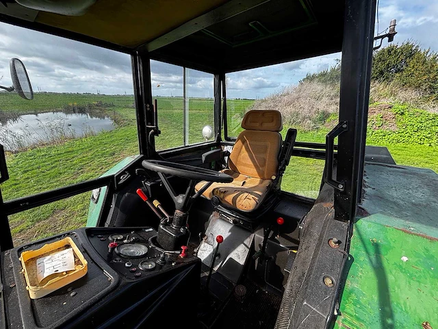 1976 - john deere - 2130 - 2-wheel drive tractor - afbeelding 20 van  22