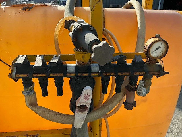 1976 dubex 6 veldspuit - afbeelding 1 van  6