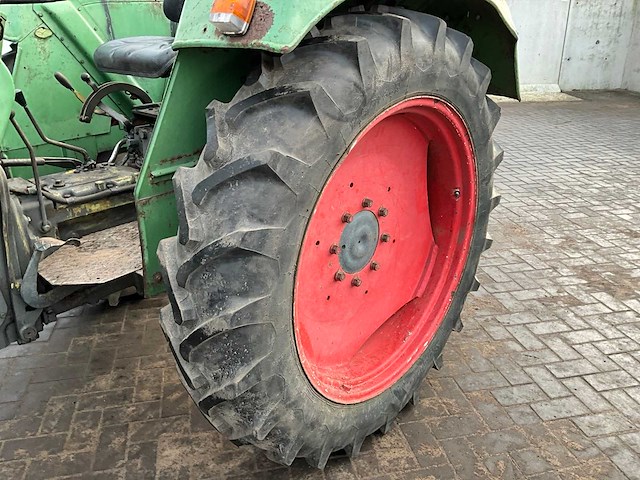 1976 fendt farmer 102 s tweewielaangedreven landbouwtractor - afbeelding 6 van  18