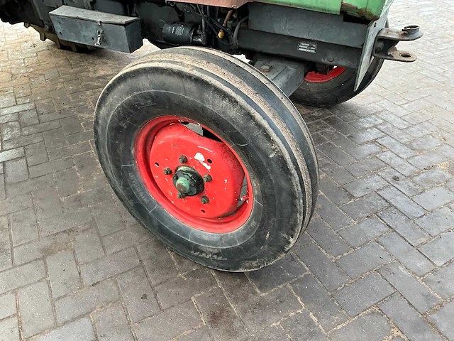 1976 fendt farmer 102 s tweewielaangedreven landbouwtractor - afbeelding 7 van  18