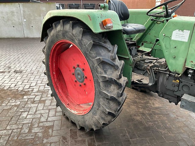 1976 fendt farmer 102 s tweewielaangedreven landbouwtractor - afbeelding 8 van  18