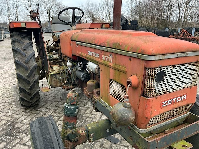 1976 zetor 5711 oldtimer tractor - afbeelding 12 van  24