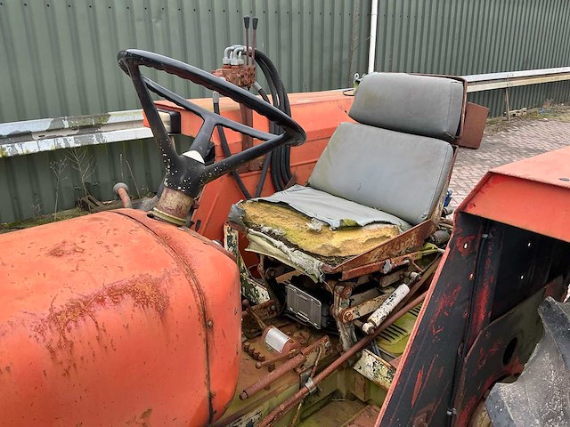 1976 zetor 5711 oldtimer tractor - afbeelding 18 van  24