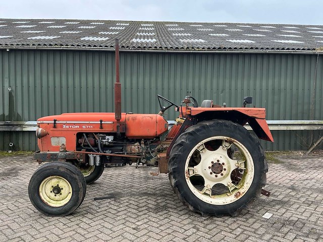 1976 zetor 5711 oldtimer tractor - afbeelding 5 van  24