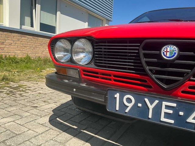1977 alfa romeo alfetta 2000 gtv 2.0 berlina personenauto - afbeelding 2 van  45