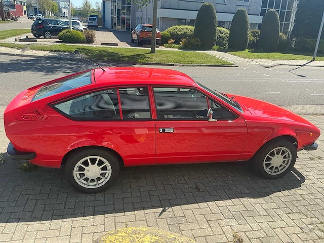1977 alfa romeo alfetta 2000 gtv 2.0 berlina personenauto - afbeelding 41 van  45