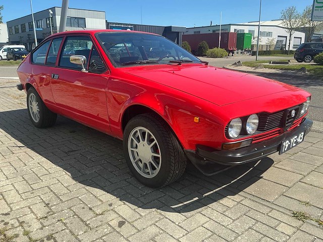 1977 alfa romeo alfetta 2000 gtv 2.0 berlina personenauto - afbeelding 42 van  45