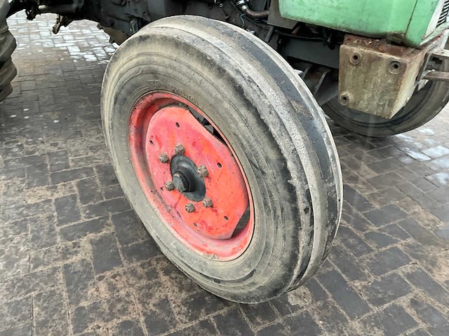 1977 fendt 104 tweewielaangedreven landbouwtractor - afbeelding 2 van  17