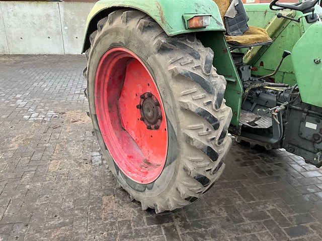 1977 fendt 104 tweewielaangedreven landbouwtractor - afbeelding 3 van  17