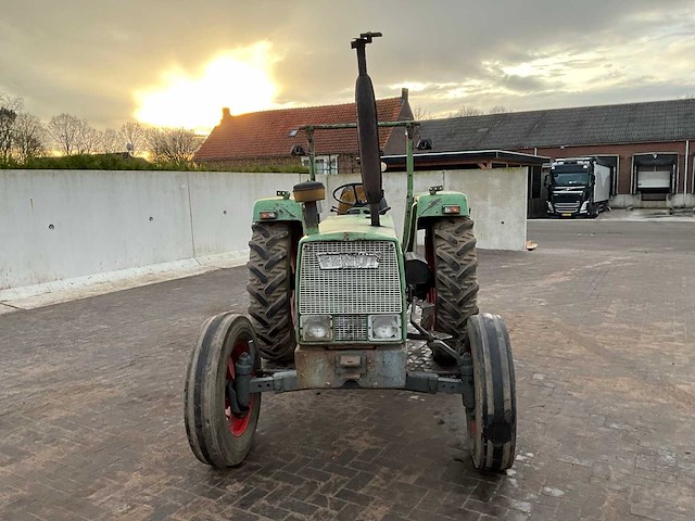 1977 fendt 104 tweewielaangedreven landbouwtractor - afbeelding 10 van  17