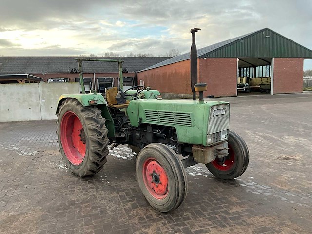1977 fendt 104 tweewielaangedreven landbouwtractor - afbeelding 11 van  17