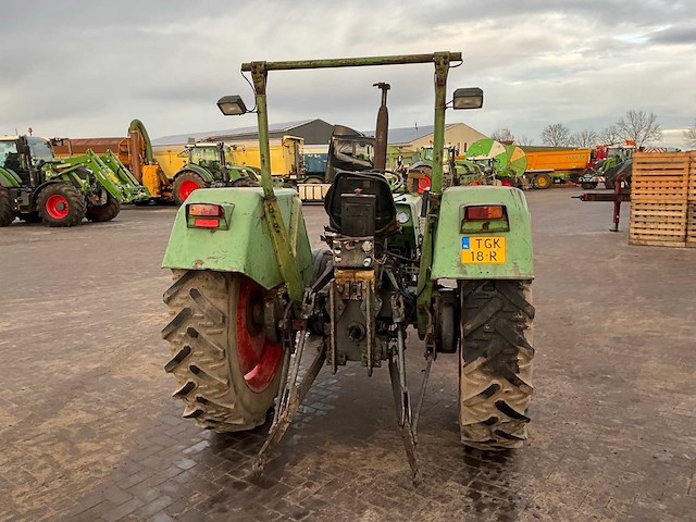 1977 fendt 104 tweewielaangedreven landbouwtractor - afbeelding 14 van  17