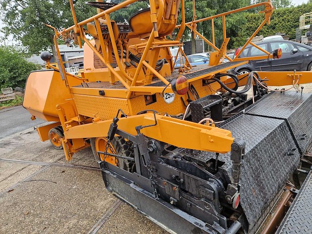 1977 hoes 6000 asfalteermachine - afbeelding 15 van  18