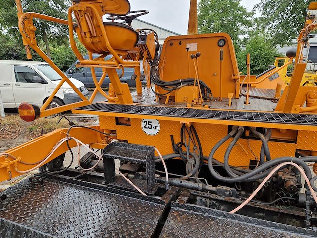 1977 hoes 6000 asfalteermachine - afbeelding 18 van  18
