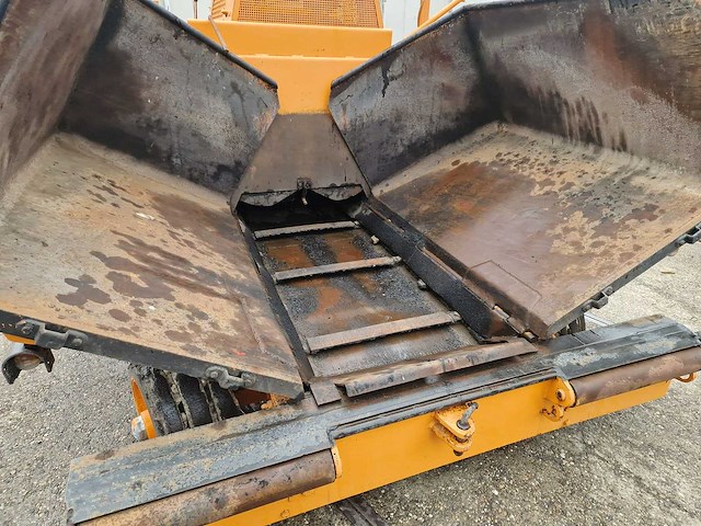1977 hoes 6000 asfalteermachine - afbeelding 17 van  18