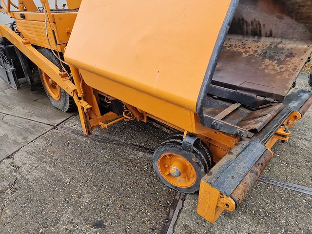 1977 hoes 6000 asfalteermachine - afbeelding 13 van  18