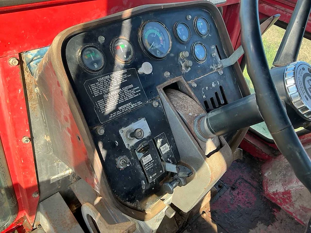 1977 massey ferguson 1155 tweewielaangedreven landbouwtractor - afbeelding 32 van  46