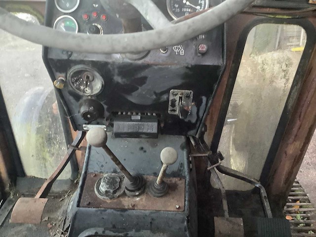 1977 massey ferguson 550 tweewielaangedreven landbouwtractor - afbeelding 6 van  8