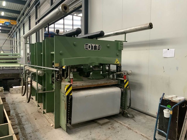 1977 paul ott kg d99/270 hydraulische warmtepers - afbeelding 12 van  32