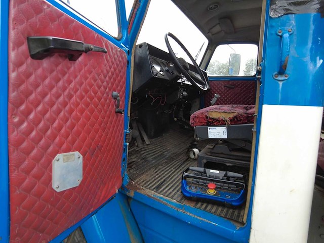 1977 scania 86 ls86s50 6x2 3-zijdige kipper met hmf 1110 laadkraan - afbeelding 13 van  14