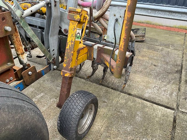 1977 veenhuis 4200 mesttank met zodebemester - afbeelding 2 van  16