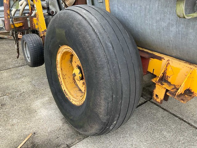 1977 veenhuis 4200 mesttank met zodebemester - afbeelding 7 van  16
