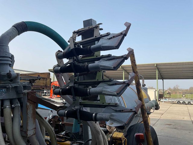 1977 veenhuis 4200 mesttank met zodebemester - afbeelding 15 van  16