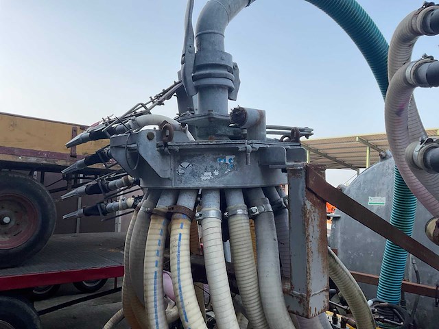 1977 veenhuis 4200 mesttank met zodebemester - afbeelding 2 van  17