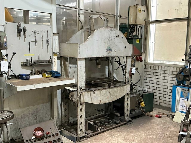 1978 compac p100 hydraulische pers - afbeelding 1 van  6