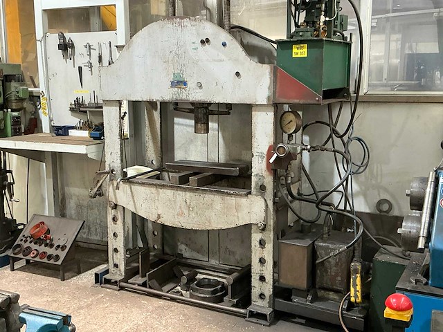1978 compac p100 hydraulische pers - afbeelding 2 van  6