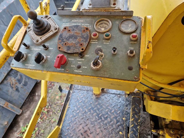 1978 hoes 15000-k asfalteermachine - afbeelding 11 van  22