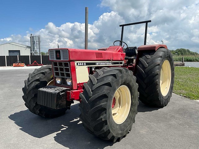 1978 international 844-s vierwielaangedreven landbouwtractor - afbeelding 1 van  26