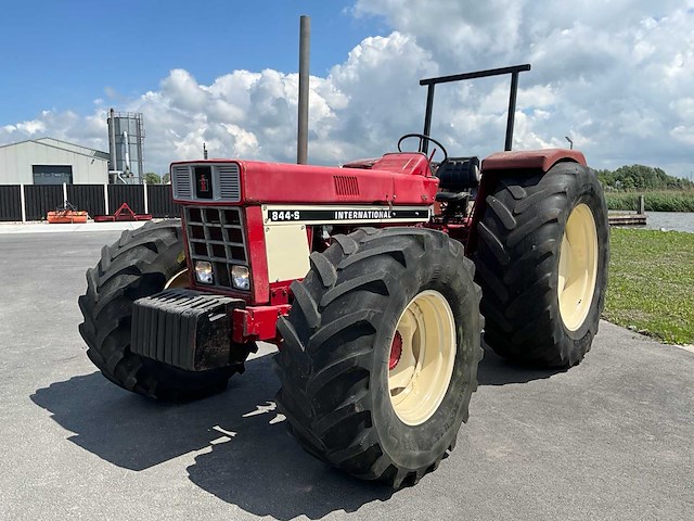 1978 international 844-s vierwielaangedreven landbouwtractor - afbeelding 8 van  14