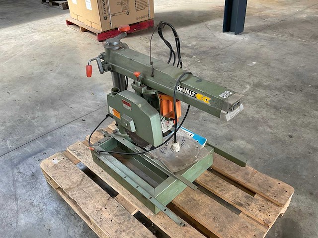 1979 dewalt dw110 radiaalafkortzaagmachine - afbeelding 2 van  5