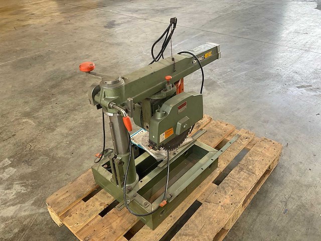 1979 dewalt dw110 radiaalafkortzaagmachine - afbeelding 3 van  5