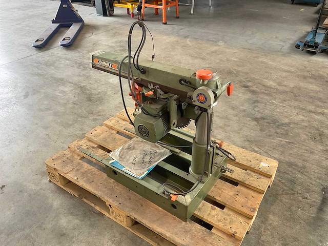 1979 dewalt dw110 radiaalafkortzaagmachine - afbeelding 4 van  5