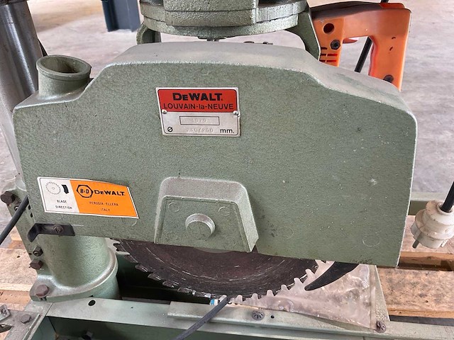 1979 dewalt dw110 radiaalafkortzaagmachine - afbeelding 5 van  5