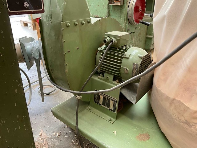1979 harwi tafelcirkelzaagmachine met afzuigsysteem - afbeelding 10 van  11