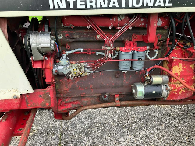 1979 international 1055 tweewielaangedreven landbouwtractor - afbeelding 3 van  13